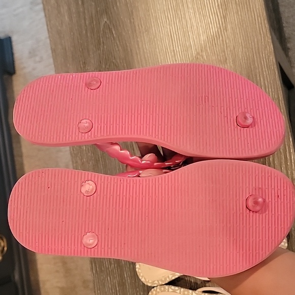2 pair of kate spade flip flops - Picture 7 of 8